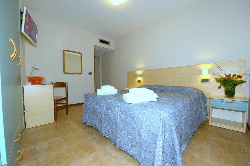 פסקיארה דל גארדה Hotel San Benedetto מראה חיצוני תמונה