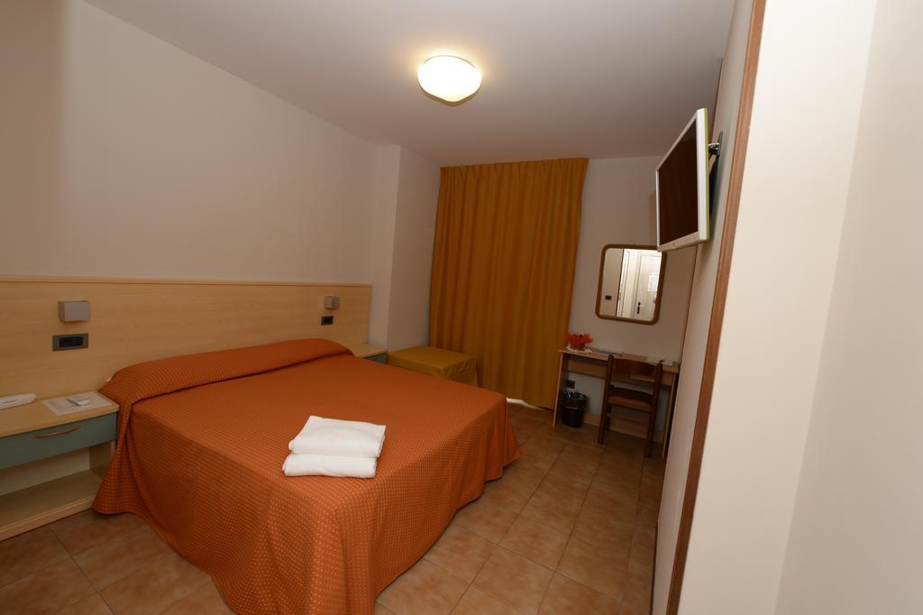 פסקיארה דל גארדה Hotel San Benedetto מראה חיצוני תמונה